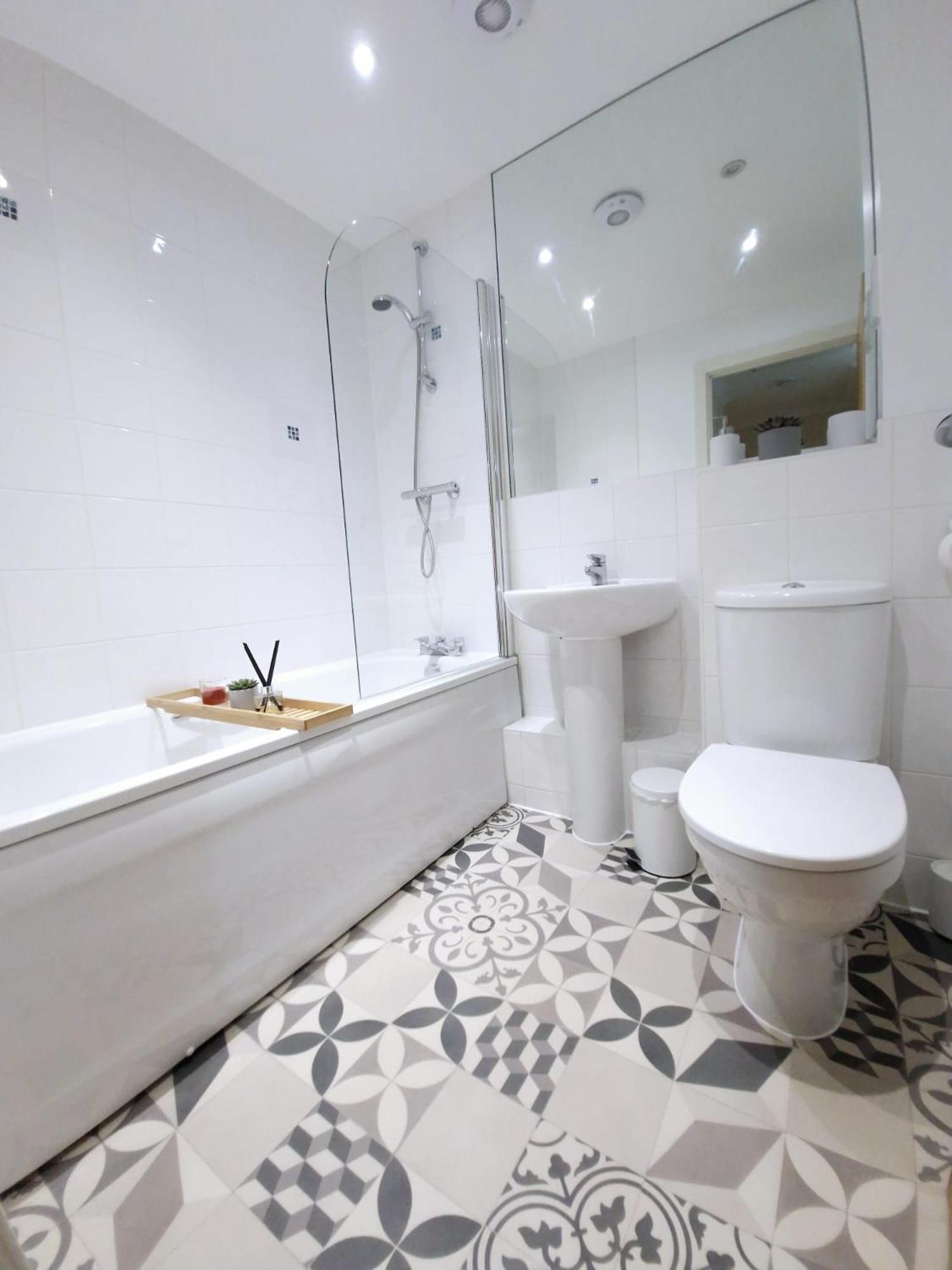 Villa Sleeps9 Parking&Garage 17 Mins To Gatwick, 30 To London Merstham Exterior foto