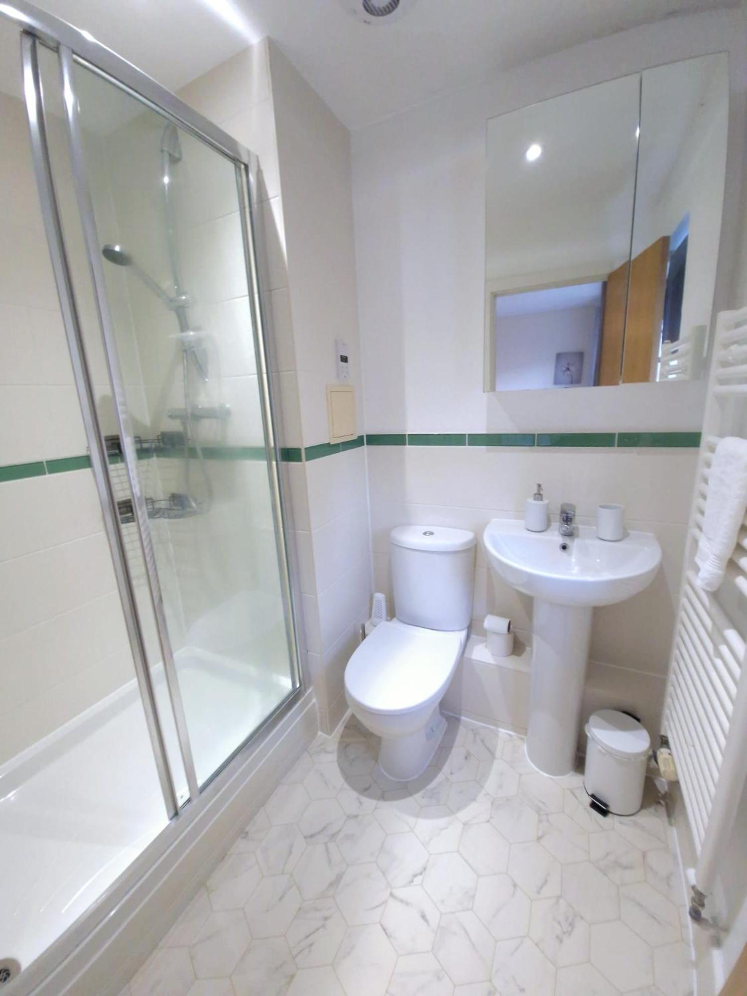 Villa Sleeps9 Parking&Garage 17 Mins To Gatwick, 30 To London Merstham Exterior foto